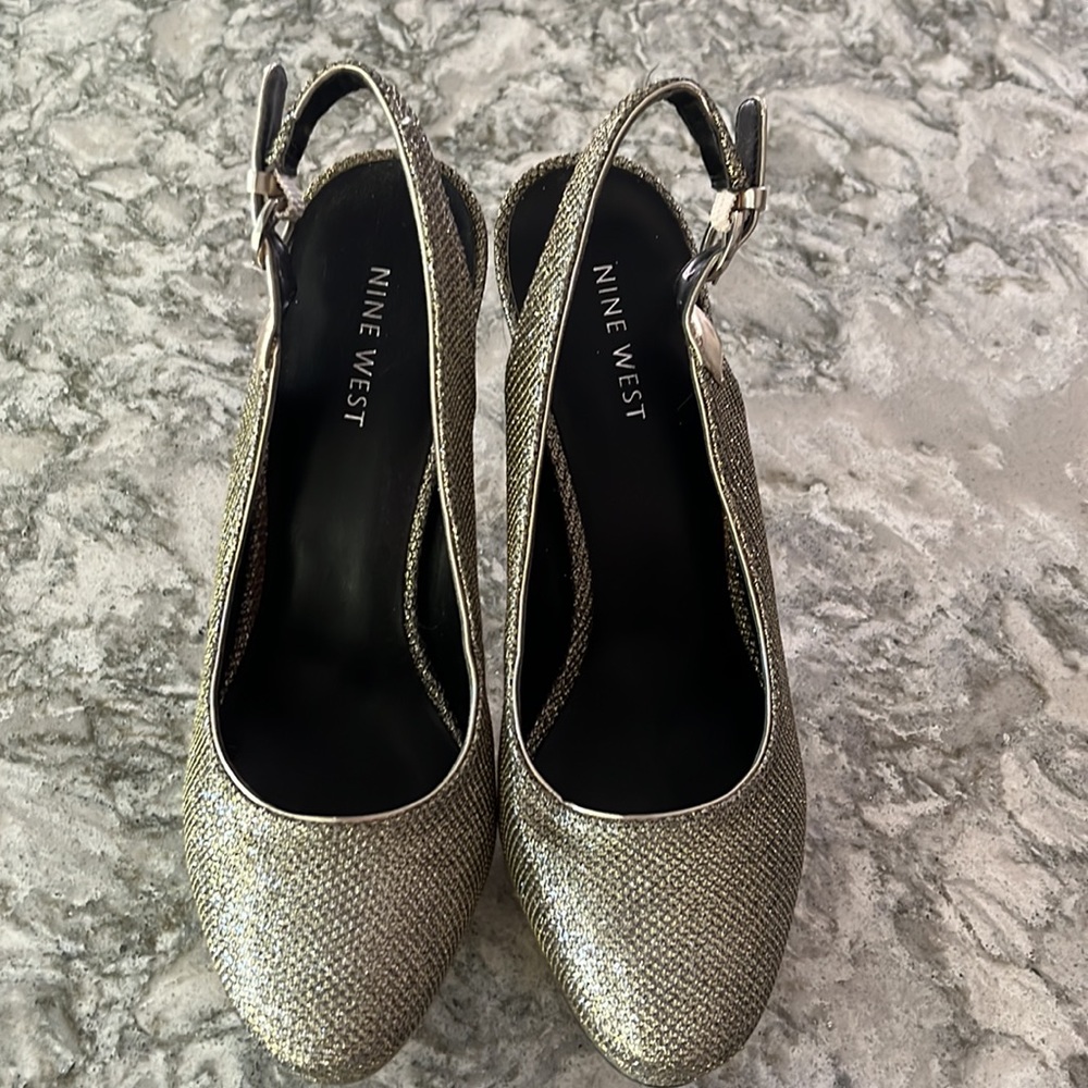 Nine West gold/silver 4in platform heels - Picture 2 of 9